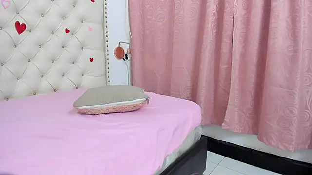 Snapshot of Kim_Eli chatting on February 18, 1:54 am Kim Eli online show from February 18, 1:54 am