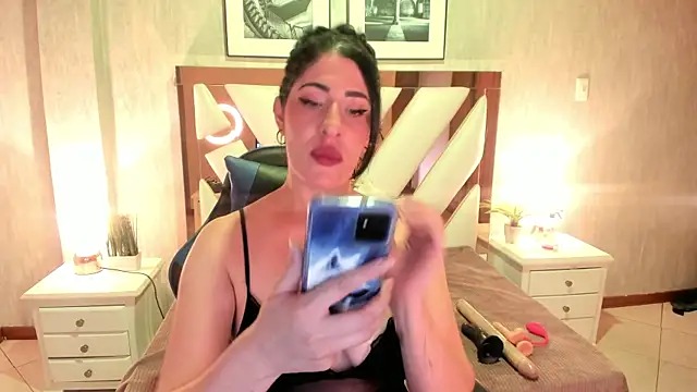 Vero wayne online show from May 20, 1:39 pm