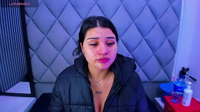 venusowen  online show from January 13, 1:05 pm