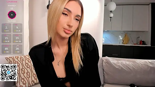 Snapshot of Danger_Bella chatting on February 19, 7:21 pm Danger Bella online show from February 19, 7:21 pm