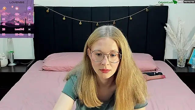 Snapshot of CatmintLush chatting on June 14, 11:29 pm CatmintLush online show from June 14, 11:29 pm