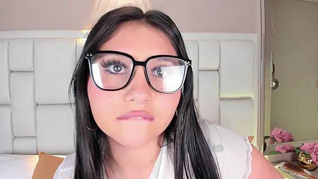 AvyMilton online show from January 10, 11:34 am