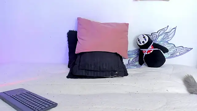 Snapshot of AlyRoses chatting on January 24, 1:13 am AlyRoses online show from January 24, 1:13 am