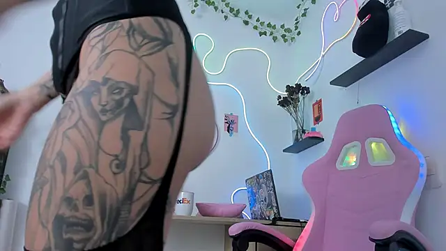 Snapshot of AlyRoses chatting on March 14, 12:10 am AlyRoses online show from March 14, 12:10 am