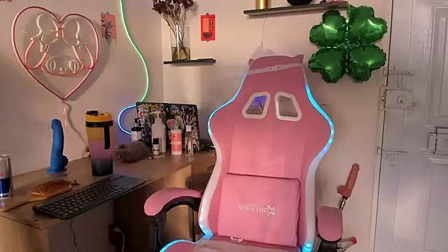 Snapshot of AlyRoses chatting on March 21, 10:28 pm AlyRoses online show from March 21, 10:28 pm