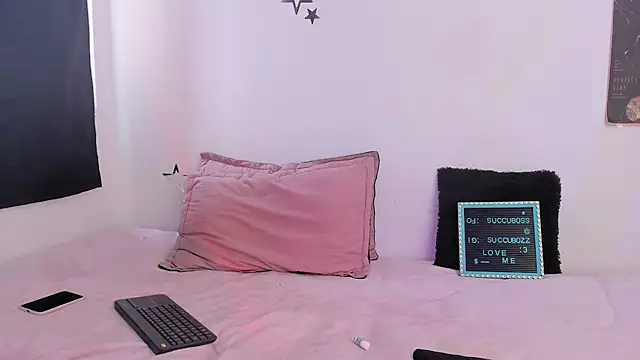 Snapshot of AlyRoses chatting on November 6, 1:23 pm AlyRoses online show from November 6, 1:23 pm