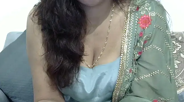 Snapshot of mishi_kaur chatting on December 5, 12:19 am mishi kaur online show from December 5, 12:19 am