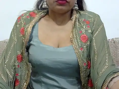 Snapshot of mishi_kaur chatting on March 18, 1:53 am mishi kaur online show from March 18, 1:53 am