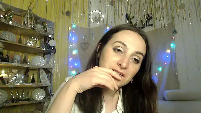 Snapshot of AskMeStandUp chatting on January 8, 10:12 pm AskMeStandUp online show from January 8, 10:12 pm