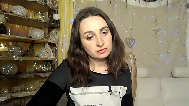 Snapshot of AskMeStandUp chatting on February 8, 11:08 pm AskMeStandUp online show from February 8, 11:08 pm