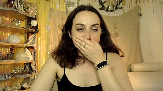 Snapshot of AskMeStandUp chatting on February 19, 11:45 pm AskMeStandUp online show from February 19, 11:45 pm