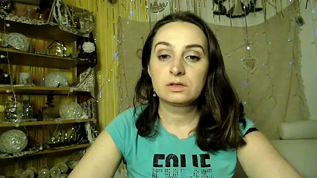 Snapshot of AskMeStandUp chatting on February 23, 7:00 pm AskMeStandUp online show from February 23, 7:00 pm