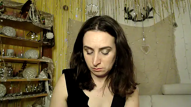 Snapshot of AskMeStandUp chatting on February 25, 9:57 pm AskMeStandUp online show from February 25, 9:57 pm