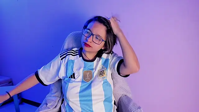 Snapshot of NovaGlitz chatting on January 27, 11:43 am NovaGlitz online show from January 27, 11:43 am