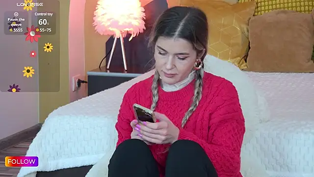 Snapshot of Sarah-Hart chatting on February 22, 8:40 am Sarah-Hart online show from February 22, 8:40 am