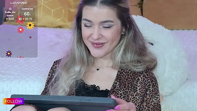 Snapshot of Sarah-Hart chatting on February 26, 6:47 am Sarah-Hart online show from February 26, 6:47 am