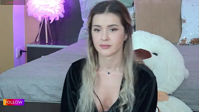 Snapshot of Sarah-Hart chatting on March 6, 9:47 am Sarah-Hart online show from March 6, 9:47 am