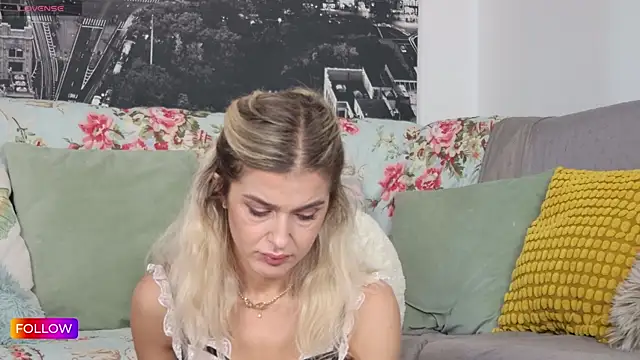 Snapshot of Sarah-Hart chatting on September 16, 6:36 am Sarah-Hart online show from September 16, 6:36 am