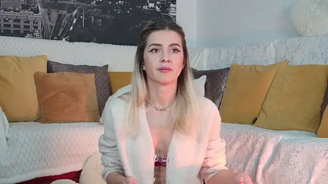 Snapshot of Sarah-Hart chatting on December 19, 3:19 pm Sarah-Hart online show from December 19, 3:19 pm