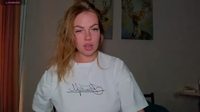 EmilyRobbie online show from April 19, 3:44 pm