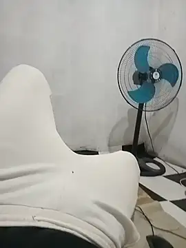 izinjamfee2 online show from March 23, 4:00 pm