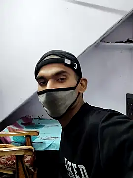 Snapshot of Habibi_big_b chatting on January 8, 10:48 am Habibi big b online show from January 8, 10:48 am