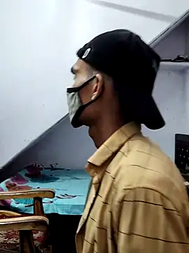 Snapshot of Habibi_big_b chatting on January 9, 7:42 am Habibi big b online show from January 9, 7:42 am