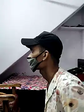 Snapshot of Habibi_big_b chatting on January 23, 9:50 am Habibi big b online show from January 23, 9:50 am