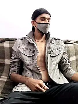 Snapshot of Habibi_big_b chatting on February 8, 9:03 am Habibi big b online show from February 8, 9:03 am