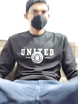 Snapshot of Habibi_big_b chatting on February 23, 9:33 am Habibi big b online show from February 23, 9:33 am