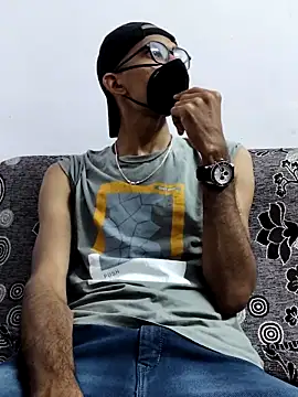 Snapshot of Habibi_big_b chatting on March 7, 4:44 pm Habibi big b online show from March 7, 4:44 pm