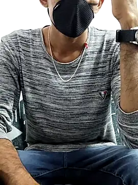 Snapshot of Habibi_big_b chatting on March 19, 11:28 am Habibi big b online show from March 19, 11:28 am