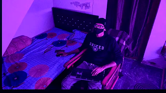 Snapshot of Habibi_big_b chatting on September 15, 5:57 pm Habibi big b online show from September 15, 5:57 pm