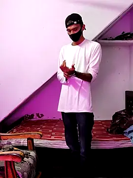 Snapshot of Habibi_big_b chatting on October 9, 6:17 pm Habibi big b online show from October 9, 6:17 pm