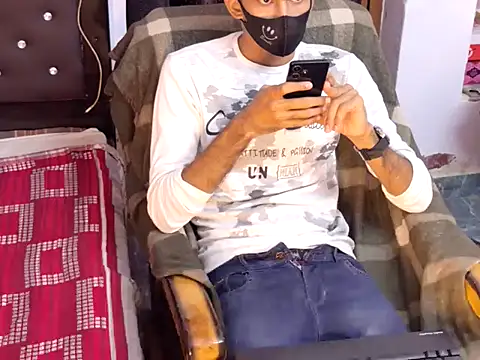 Snapshot of Habibi_big_b chatting on October 14, 6:09 pm Habibi big b online show from October 14, 6:09 pm