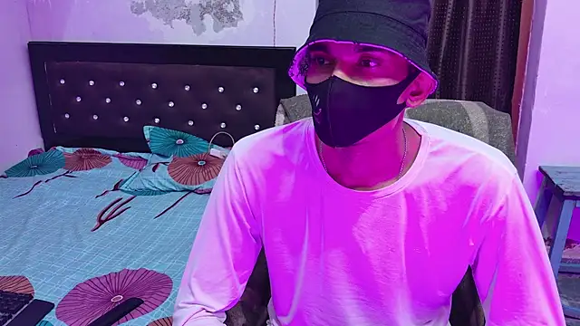 Snapshot of Habibi_big_b chatting on November 3, 8:21 pm Habibi big b online show from November 3, 8:21 pm