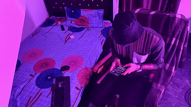 Snapshot of Habibi_big_b chatting on November 7, 10:10 pm Habibi big b online show from November 7, 10:10 pm