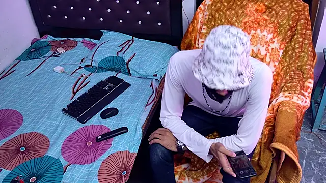 Snapshot of Habibi_big_b chatting on November 8, 5:23 pm Habibi big b online show from November 8, 5:23 pm