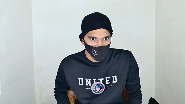 Snapshot of Habibi_big_b chatting on December 17, 8:09 am Habibi big b online show from December 17, 8:09 am