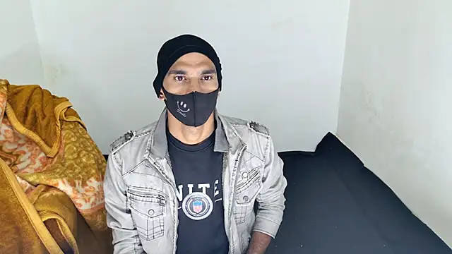 Snapshot of Habibi_big_b chatting on December 18, 9:04 am Habibi big b online show from December 18, 9:04 am