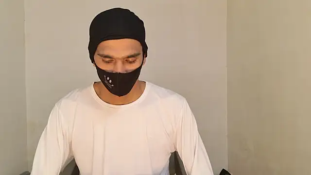 Snapshot of Habibi_big_b chatting on January 12, 9:58 am Habibi big b online show from January 12, 9:58 am