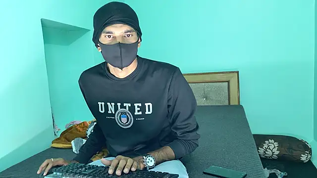 Snapshot of Habibi_big_b chatting on February 17, 11:40 am Habibi big b online show from February 17, 11:40 am