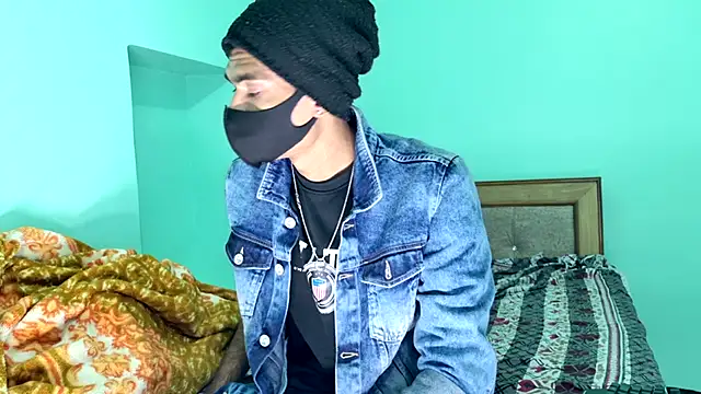 Snapshot of Habibi_big_b chatting on February 21, 4:13 am Habibi big b online show from February 21, 4:13 am