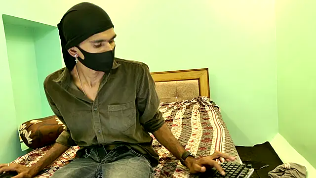 Snapshot of Habibi_big_b chatting on February 22, 11:53 am Habibi big b online show from February 22, 11:53 am