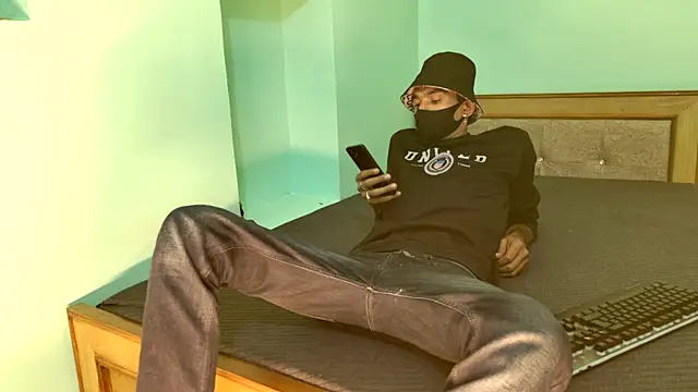 Snapshot of Habibi_big_b chatting on February 27, 10:48 am Habibi big b online show from February 27, 10:48 am