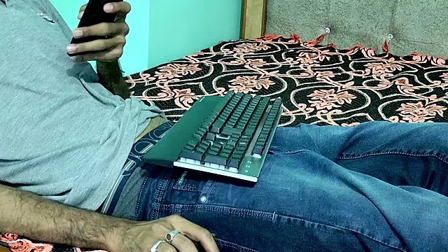 Snapshot of Habibi_big_b chatting on March 6, 1:29 pm Habibi big b online show from March 6, 1:29 pm