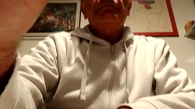 Snapshot of 4n4l1zz4m1 chatting on December 14, 4:01 pm 4n4l1zz4m1 online show from December 14, 4:01 pm