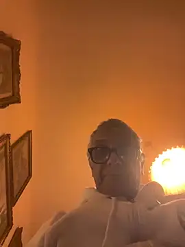 Snapshot of 4n4l1zz4m1 chatting on December 16, 6:35 pm 4n4l1zz4m1 online show from December 16, 6:35 pm