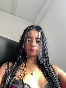 Laura fernandezII online show from February 22, 6:30 pm