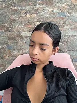 Laura fernandezII online show from March 3, 4:35 pm